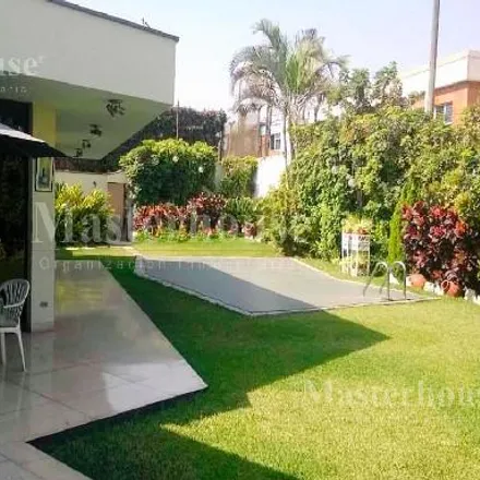 Buy this studio apartment on Institución educativa inicial Two Sisters in Jirón La Floresta, Santiago de Surco