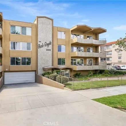 Buy this 3 bed condo on The Park Royale in 2302 East 2nd Street, Long Beach