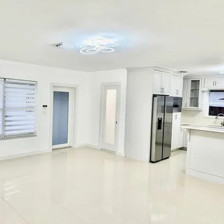 Image 4 - 455 South Shore Drive, Isle of Normandy, Miami Beach, FL 33141, USA - House for rent