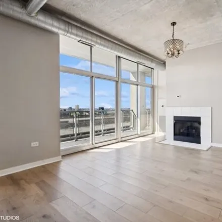 Image 3 - Two River Place, 718-720 North Larrabee Street, Chicago, IL 60661, USA - Condo for sale