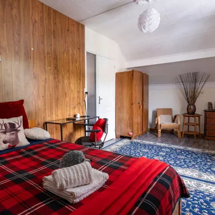 Rent this 3 bed room on 2 bis Rue de Paris in 93230 Romainville, France