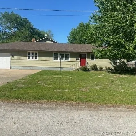 Buy this 3 bed house on 812 West North Avenue in Vinita, OK 74301