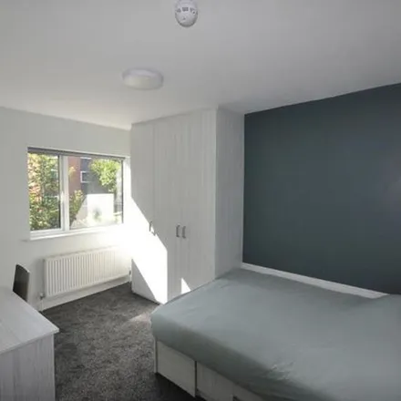 Image 3 - Welton Mount, Leeds, LS6 1BB, United Kingdom - Apartment for rent