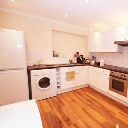 Rent this 5 bed duplex on New Peachey Lane in London, UB8 3SY