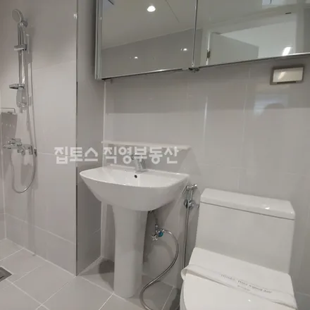 Rent this 2 bed apartment on 서울특별시 강남구 대치동 960-9