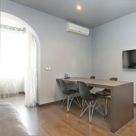 Image 5 - Carrer d'Enric Granados, 125, 08001 Barcelona, Spain - Apartment for rent