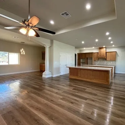 Image 3 - 21180 Stage Drive, Golden Hills, Kern County, CA 93561, USA - House for sale