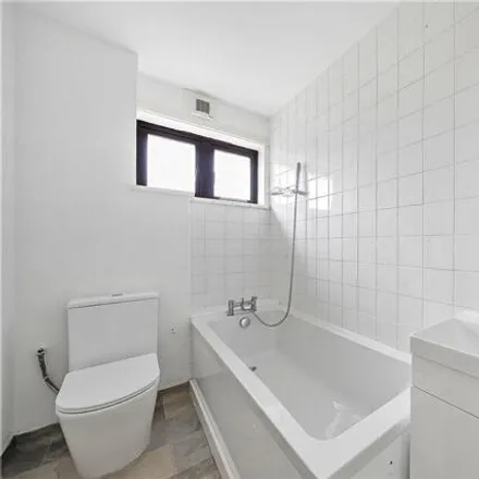 Image 6 - Larch Road, London, E10 5TH, United Kingdom - Townhouse for sale