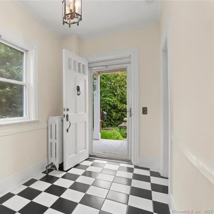Image 4 - 35 Rockview Drive, Greenwich, CT 06830, USA - House for sale