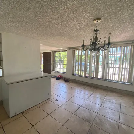 Image 5 - 427 Northwest 82nd Street, Miami-Dade County, FL 33150, USA - House for sale
