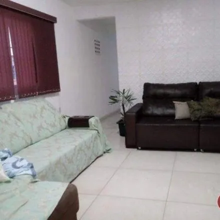 Buy this 3 bed house on Rua Jequiriçá in Presidente Dutra, Guarulhos - SP