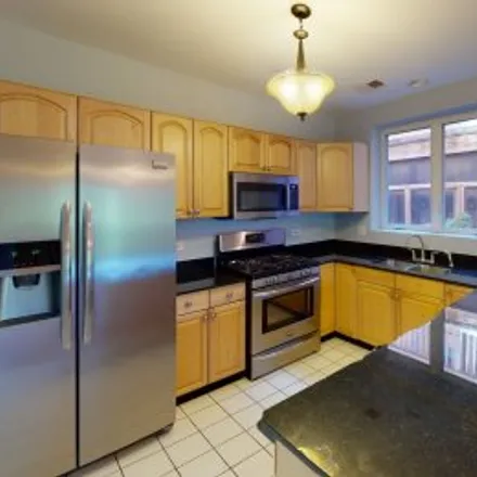 Rent this 2 bed apartment on #4b,2217 West Farwell Avenue in West Rogers Park, Chicago