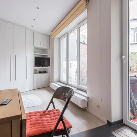 Rent this 1 bed apartment on Place du Nouveau Marché aux Grains - Nieuwe Graanmarkt 18 in 1000 Brussels, Belgium