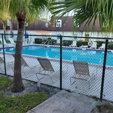Buy this 1 bed condo on 5398 North Lincoln Avenue in Tampa, FL 33614