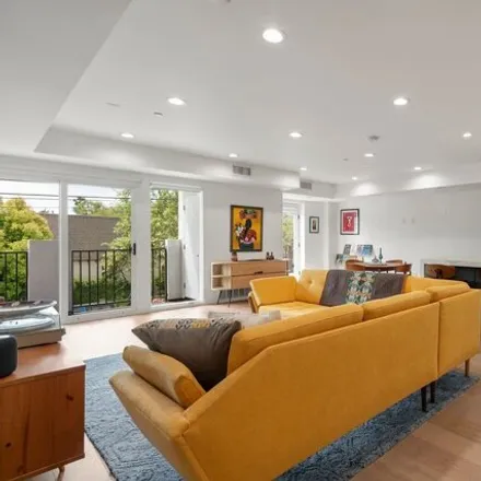 Image 1 - 7391 Waring Avenue, Los Angeles, CA 90046, USA - House for sale