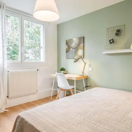 Rent this 2 bed room on 1bis Rue Maurice Ravel in 33520 Bruges, France