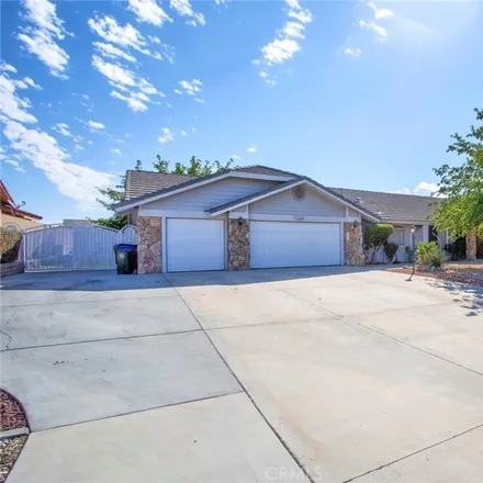 Image 3 - 13347 Ivanpah Road, Apple Valley, CA 92308, USA - House for sale