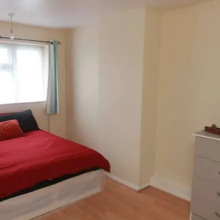 Image 5 - Rowland Court, Beaconsfield Road, London, E16 4HY, United Kingdom - Apartment for rent