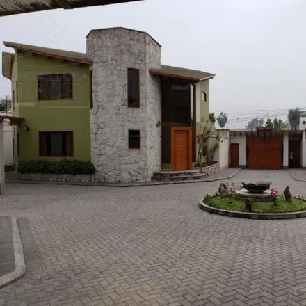 Rent this 4 bed house on Avenida 7 in La Molina, Lima Metropolitan Area 15026