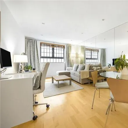 Image 4 - The Harpy Houseboat, Mill Street, London, SE1 2BB, United Kingdom - Apartment for sale