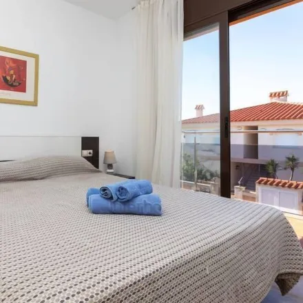 Rent this 4 bed townhouse on 43300 Mont-roig del Camp