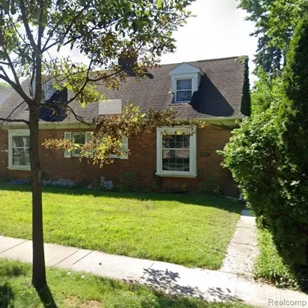 Rent this 3 bed townhouse on 909 West 4th Street in Royal Oak, MI 48067