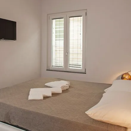 Rent this 2 bed apartment on Via Porto San Felice in 25010 San Felice del Benaco BS, Italy