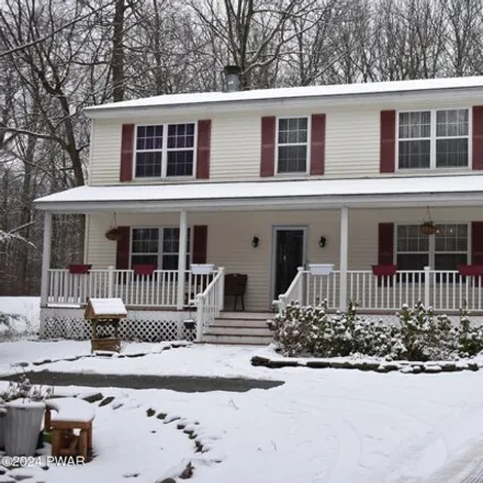Buy this 3 bed house on 173 Lone Oak Road in Paupack Township, PA 18438
