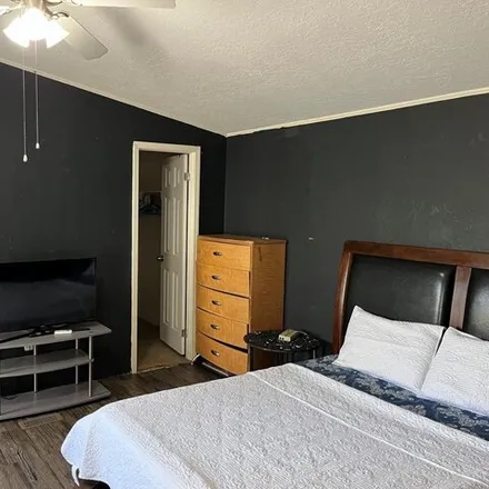 Image 8 - Airline Mobile Home Park, I 20 Business, Bounce, Midland, TX 79712, USA - Apartment for sale
