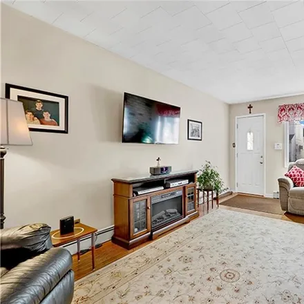 Image 7 - 1407 East 54th Street, New York, NY 11234, USA - House for sale