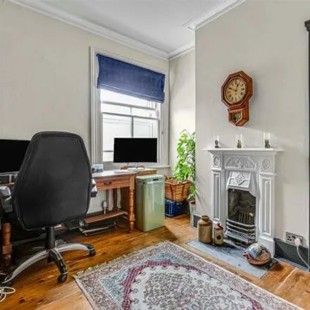 Image 5 - 24 Grove Road, London, SW13 0HH, United Kingdom - Townhouse for sale