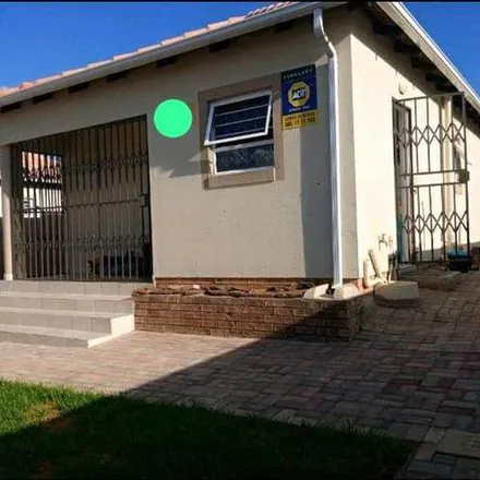 Rent this 2 bed apartment on Long Tom Pass Avenue in Kirkney, Pretoria