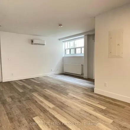 Image 3 - 2899 St Clair Avenue East, Toronto, ON M4B 1N2, Canada - Apartment for rent