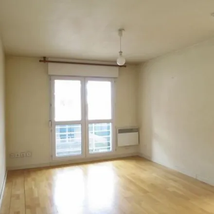 Rent this 2 bed apartment on 56 bis Route d'Angers in 49000 Écouflant, France