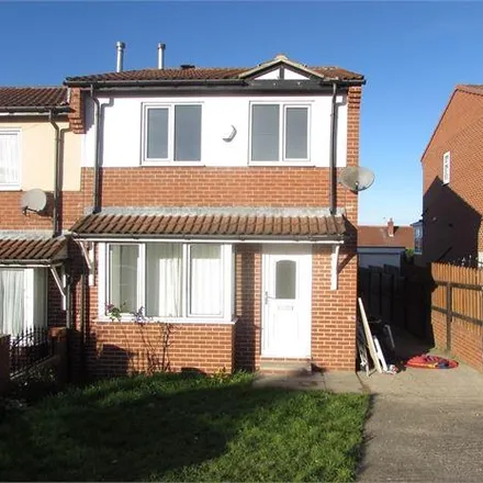 Rent this 3 bed duplex on Medley View in Conisbrough, DN12 2DS