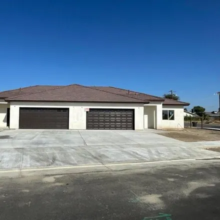 Image 2 - 690 South Dayton Street, Tulare, CA 93274, USA - House for sale