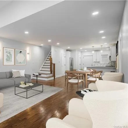 Image 5 - 215-12 106th Avenue, New York, NY 11429, USA - House for sale