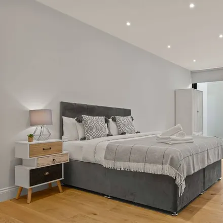 Rent this 3 bed apartment on London in N16 0NY, United Kingdom