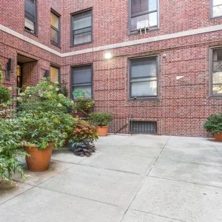 Image 9 - 117 Seaman Avenue, New York, NY 10034, USA - Apartment for sale