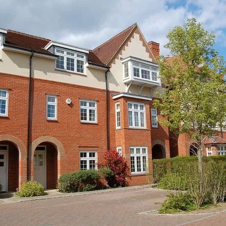 Rent this 4 bed apartment on Lark Hill in Oxford, OX2 7DR