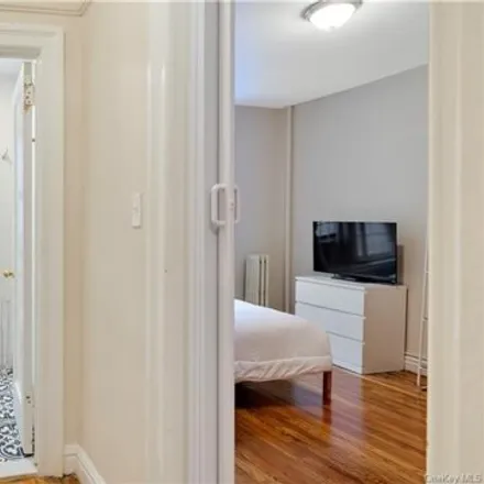Image 7 - 2156 Cruger Ave Apt 4l, New York, 10462 - Apartment for sale
