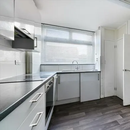 Image 3 - Norton House, Cannon Street Road, St. George in the East, London, E1 2BF, United Kingdom - Apartment for rent