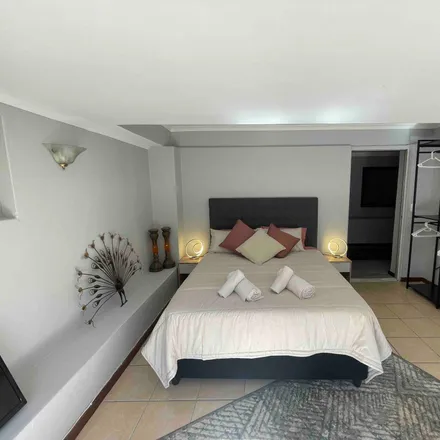 Image 2 - The Cheviots Road, Camps Bay, Cape Town, 8005, South Africa - Apartment for rent