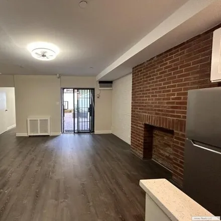 Image 2 - 41 West 68th Street, New York, NY 10023, USA - Townhouse for rent