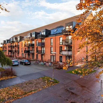 Rent this 2 bed apartment on Nyhemsgatan 13B in 302 69 Halmstad, Sweden