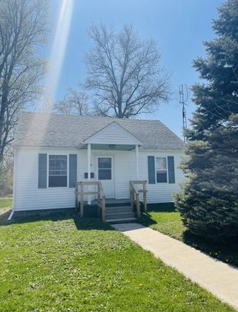 Rent this 2 bed house on 346 West Spruce Street in Paxton, IL 60957