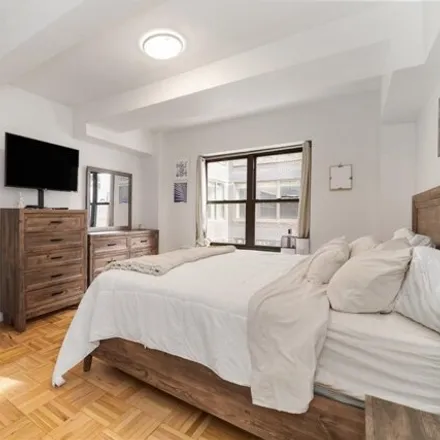 Image 6 - 45 West 54th Street, New York, NY 10019, USA - Apartment for sale