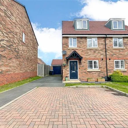 Buy this 3 bed townhouse on Shaw Close in Lichfield, B79 8UG