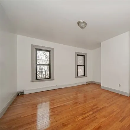 Image 7 - 2305 Beaumont Avenue, New York, NY 10458, USA - House for sale