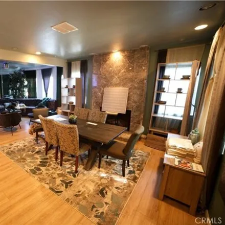 Image 3 - 1938 West 29th Street, Los Angeles, CA 90018, USA - House for sale